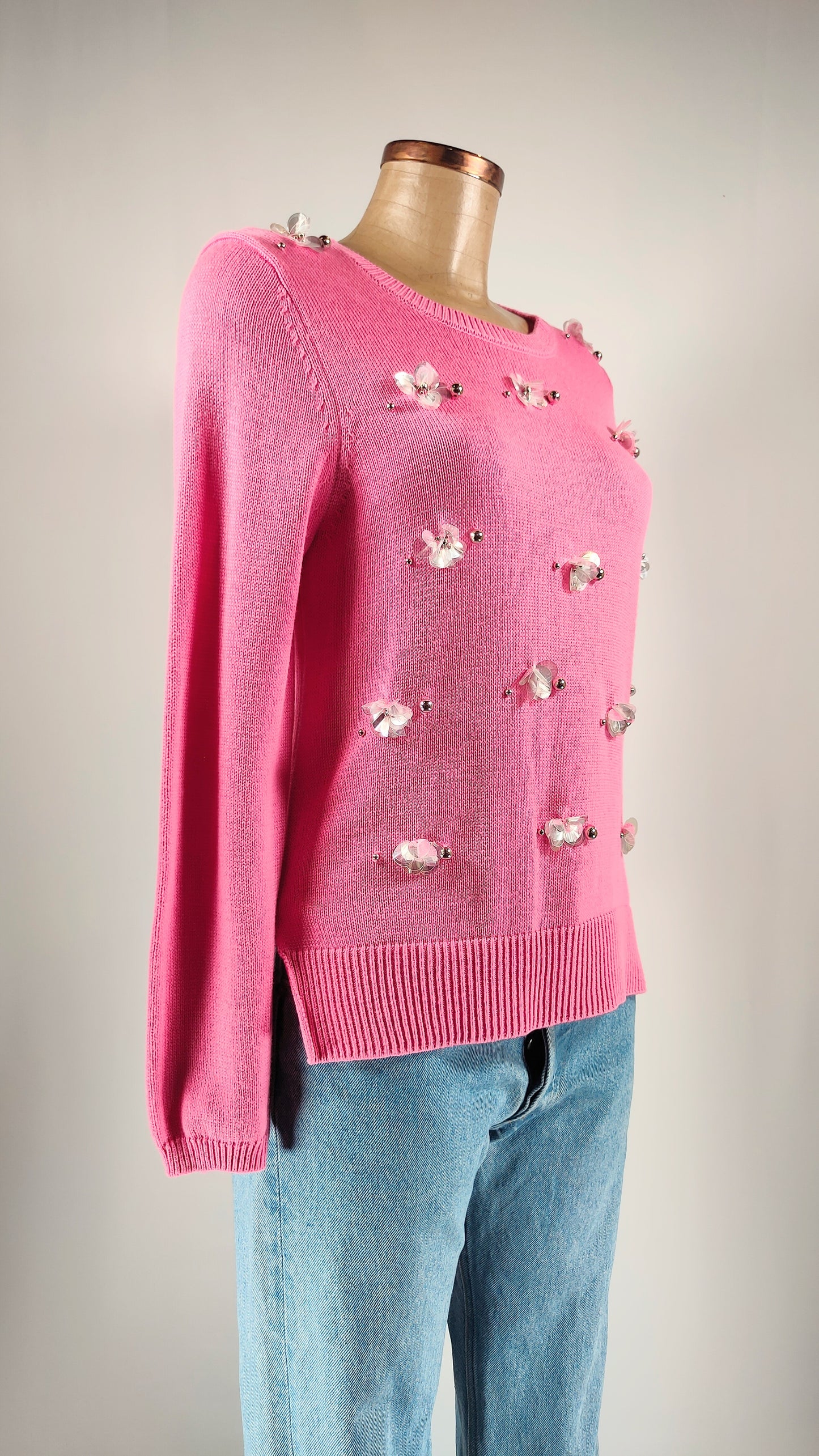 Jersey rosa con apliques de flor