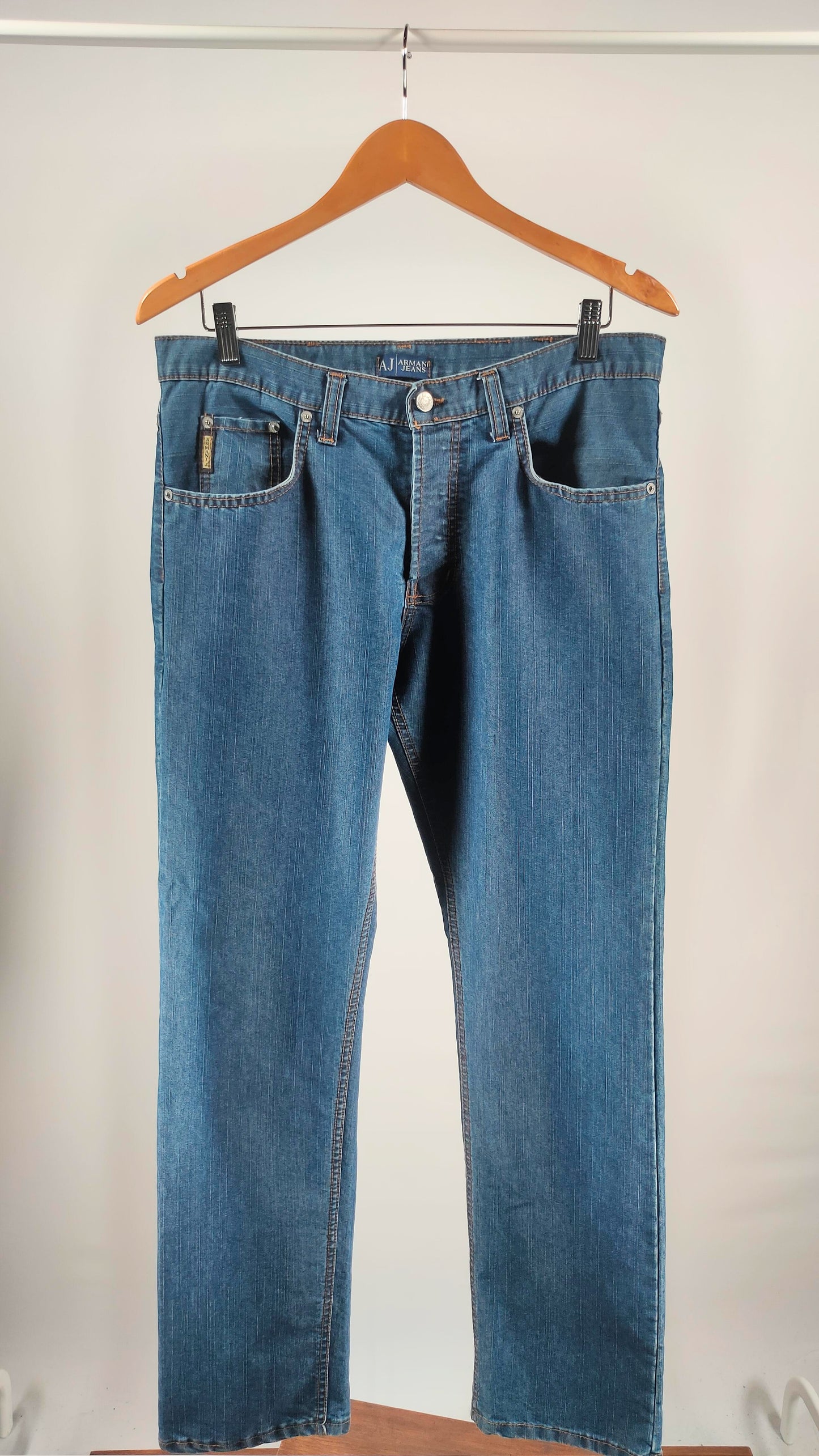 Jeans Armani con aplique en bolsillo trasero