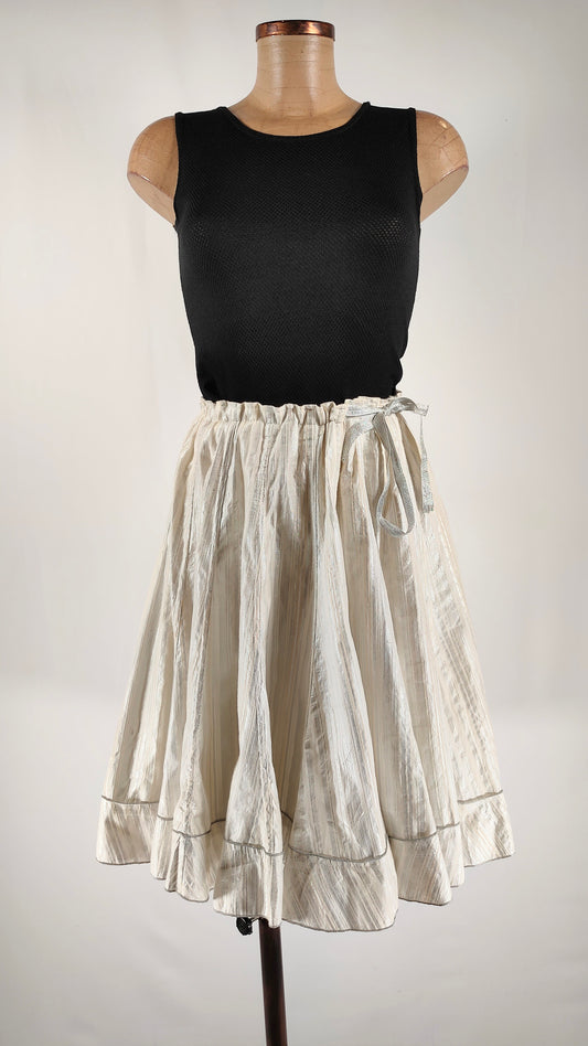 Falda con rayas en color plata
