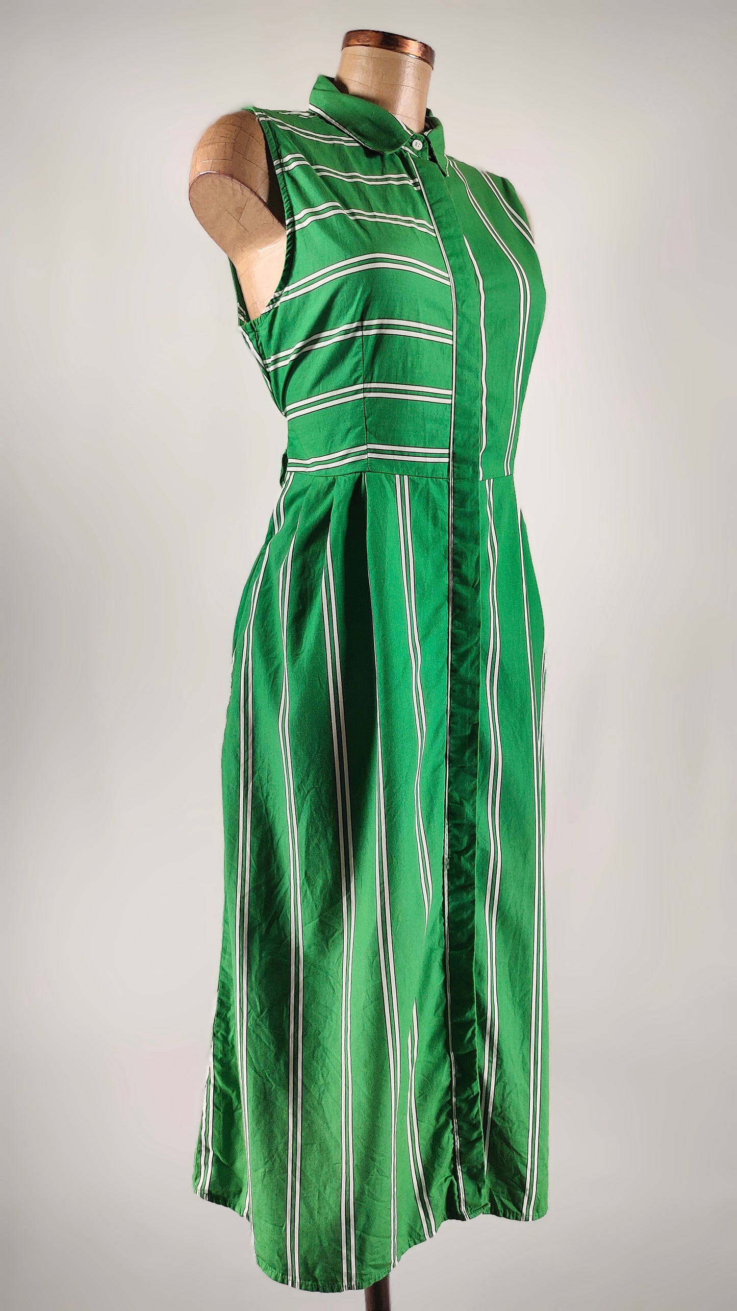 Vestido verde con rayas