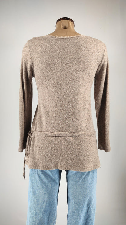 Jersey marrón de lana con lazo ajustable en cintura