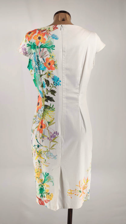 Vestido blanco con estampado multicolor floral