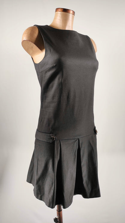 Pichi negro con detalle de botón en falda