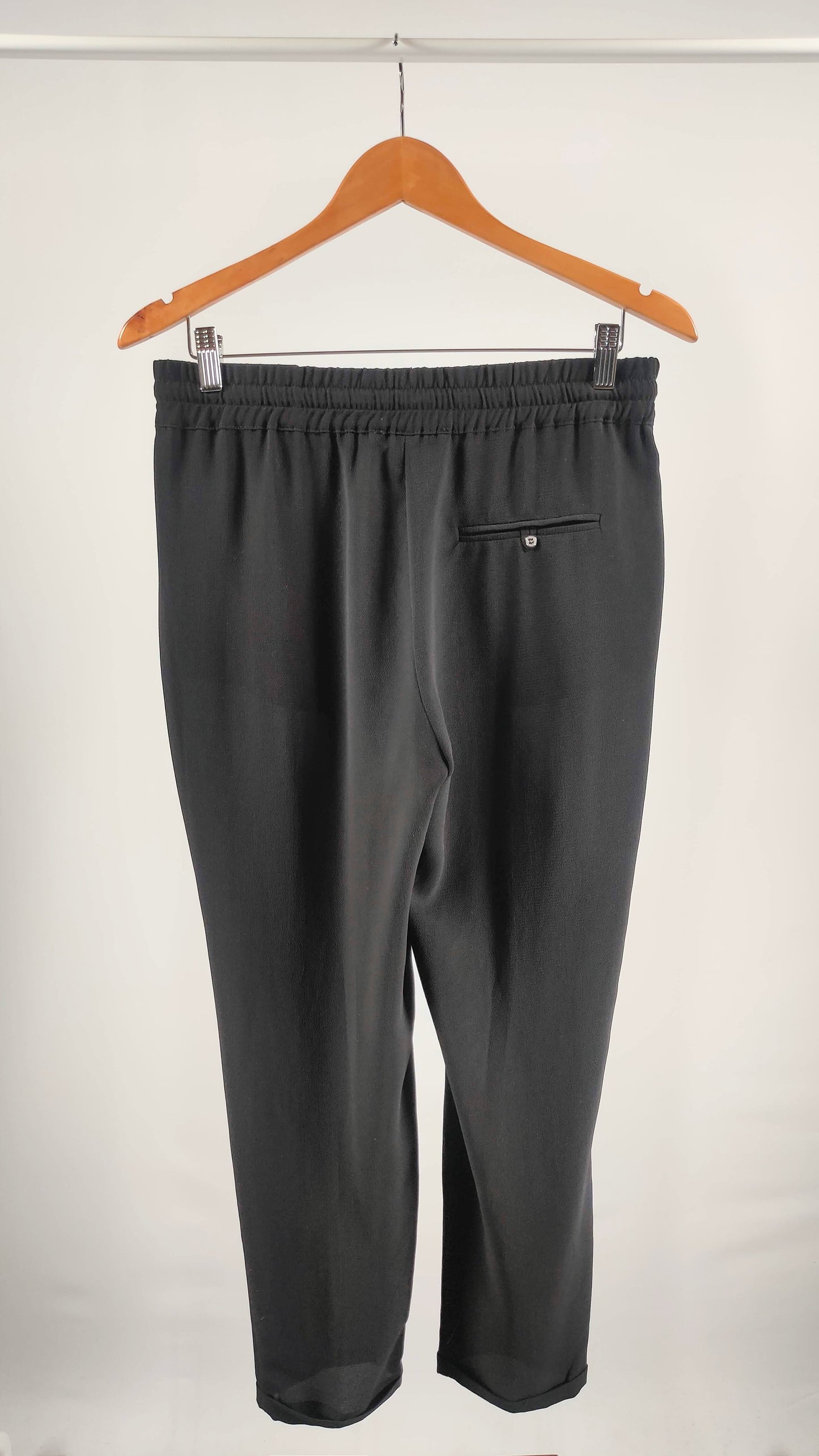 Pantalones holgados con bolsillos y cintura ajustable