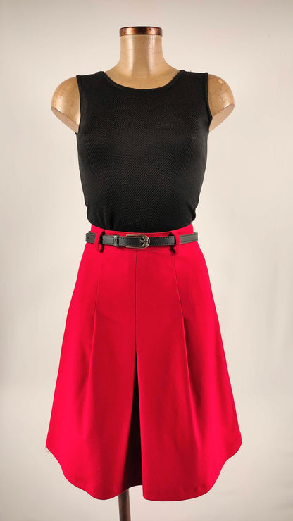 Falda con lana roja con cinturón