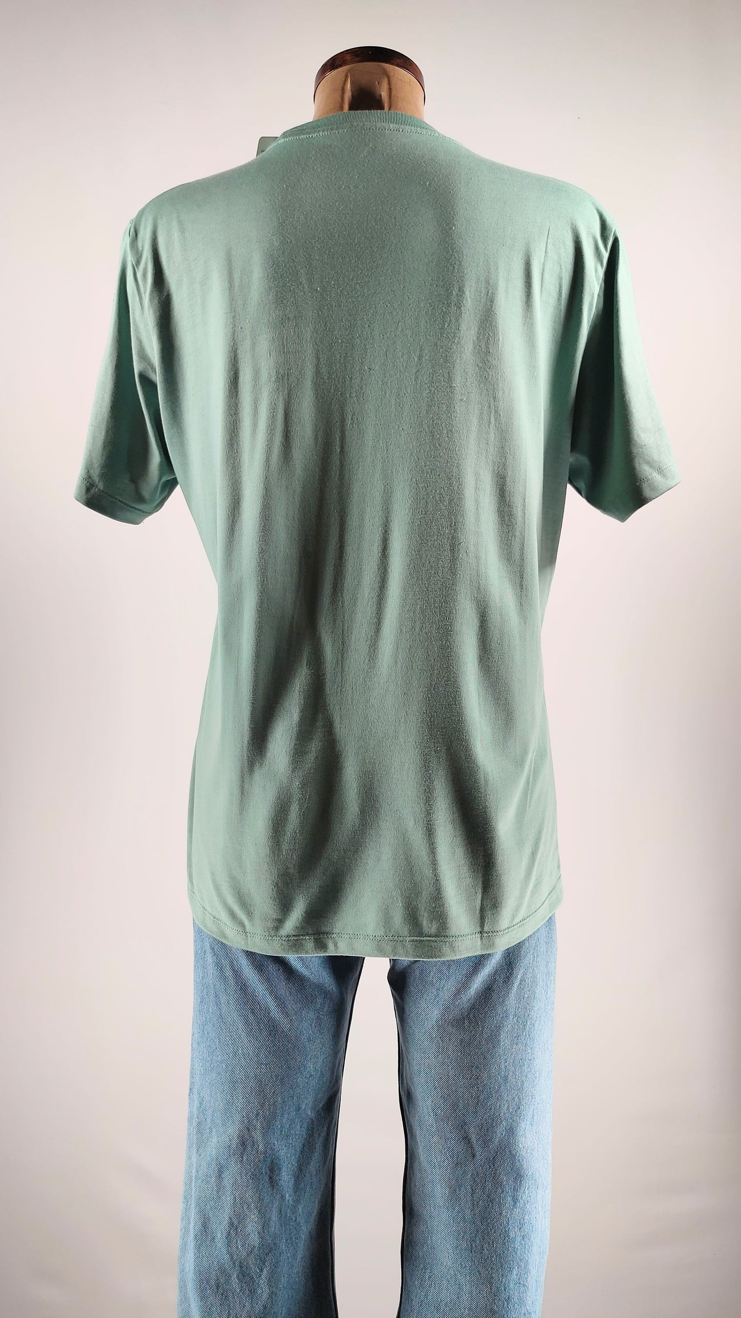 Camiseta verde con cuello redondo