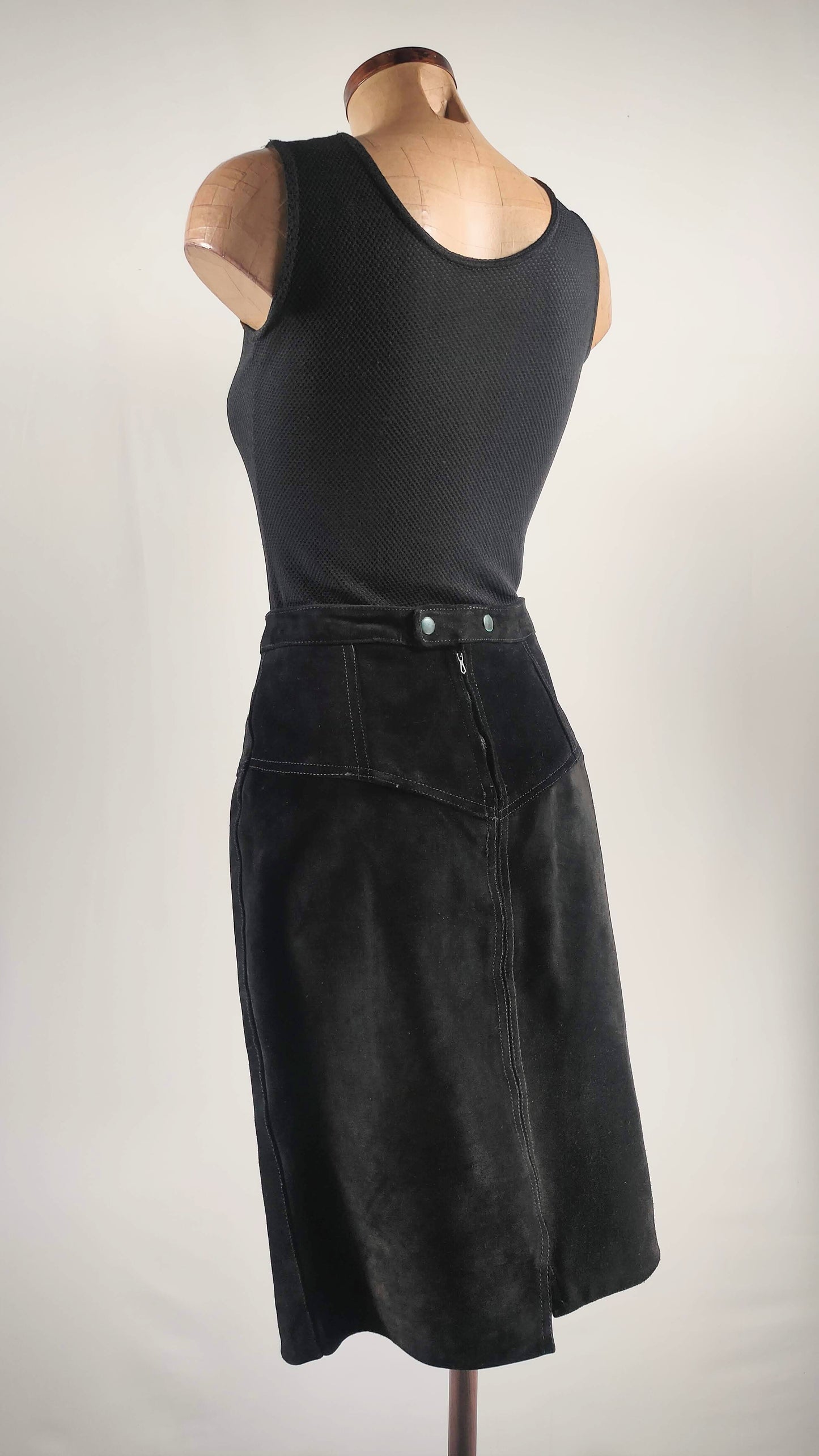 Falda vintage de piel en negro
