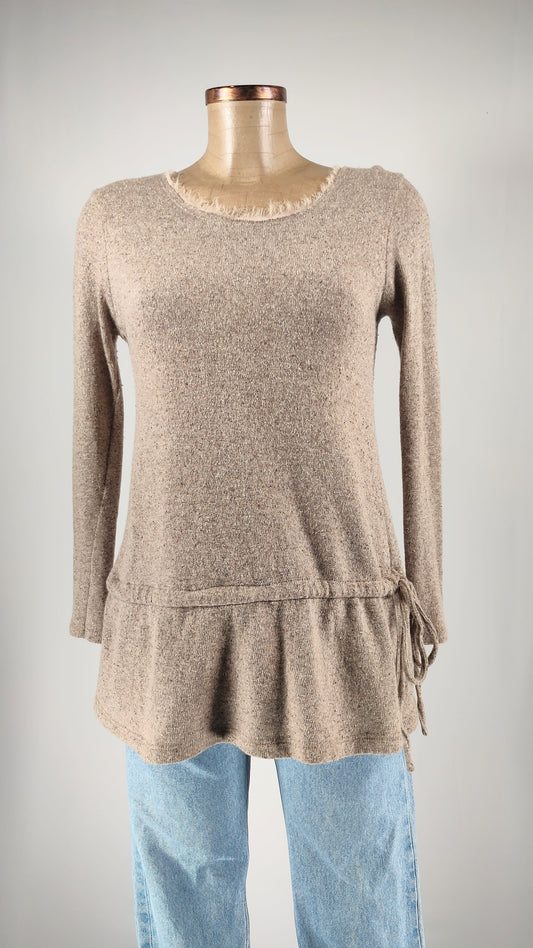 Jersey marrón de lana con lazo ajustable en cintura