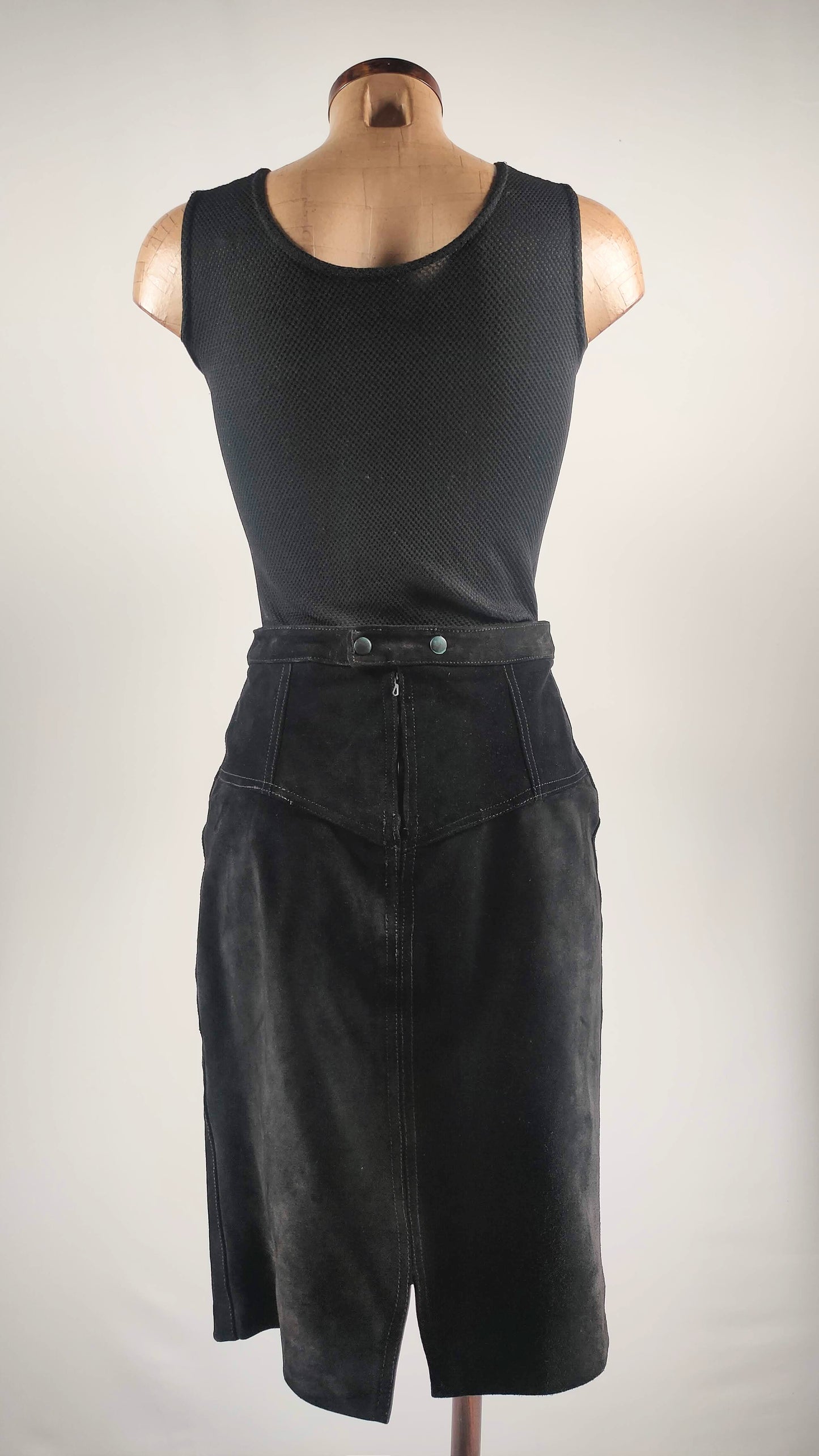 Falda vintage de piel en negro