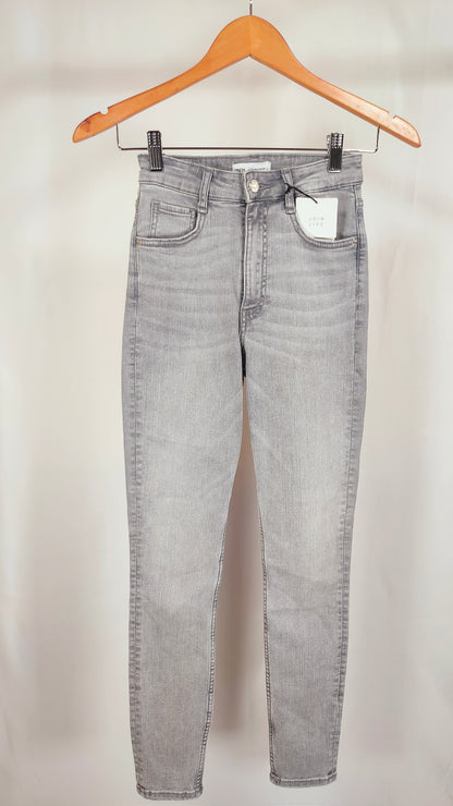 Jeans elásticos en gris