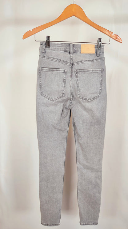 Jeans elásticos en gris
